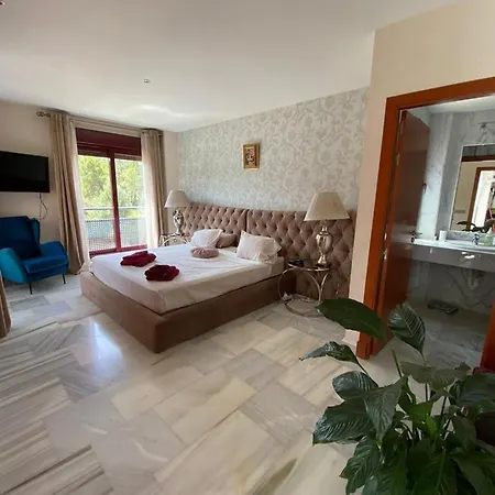 En Benahavis Villa Estepona