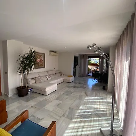 En Benahavis Villa Estepona